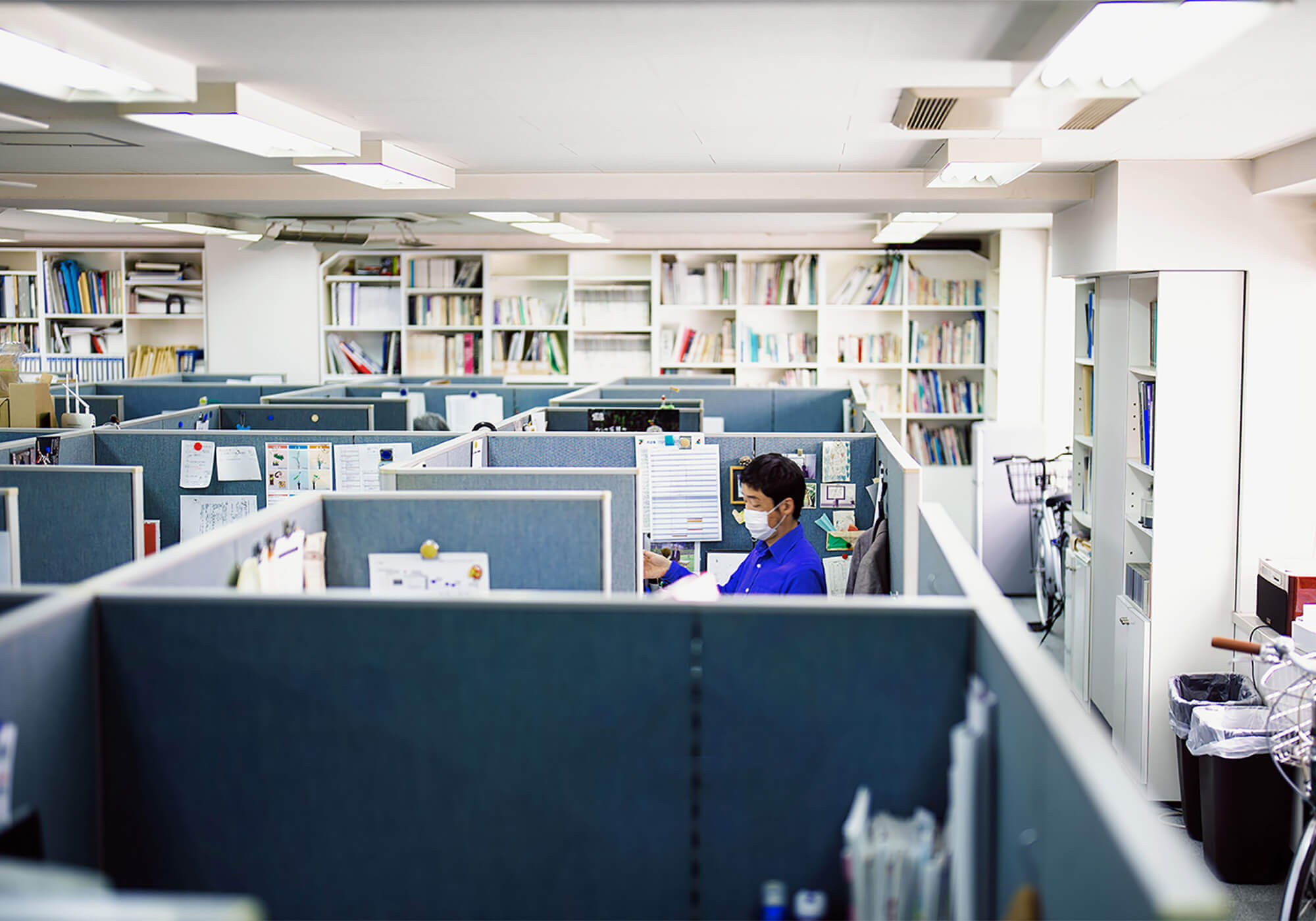 社内